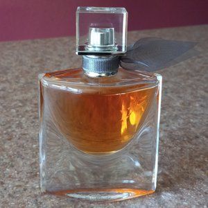 "La vie est belle" perfume.